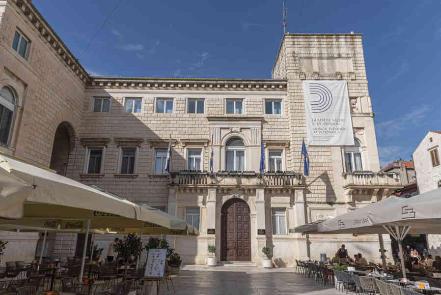 Croacia - Zadar 01 - Ayuntamiento.jpg